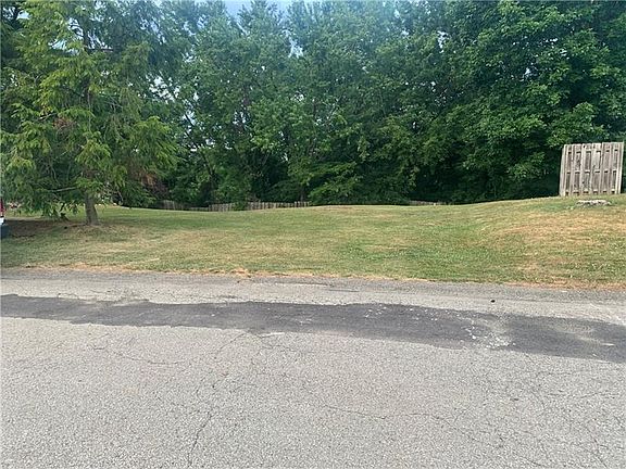 4th image of 124 Thunderbird Dr
