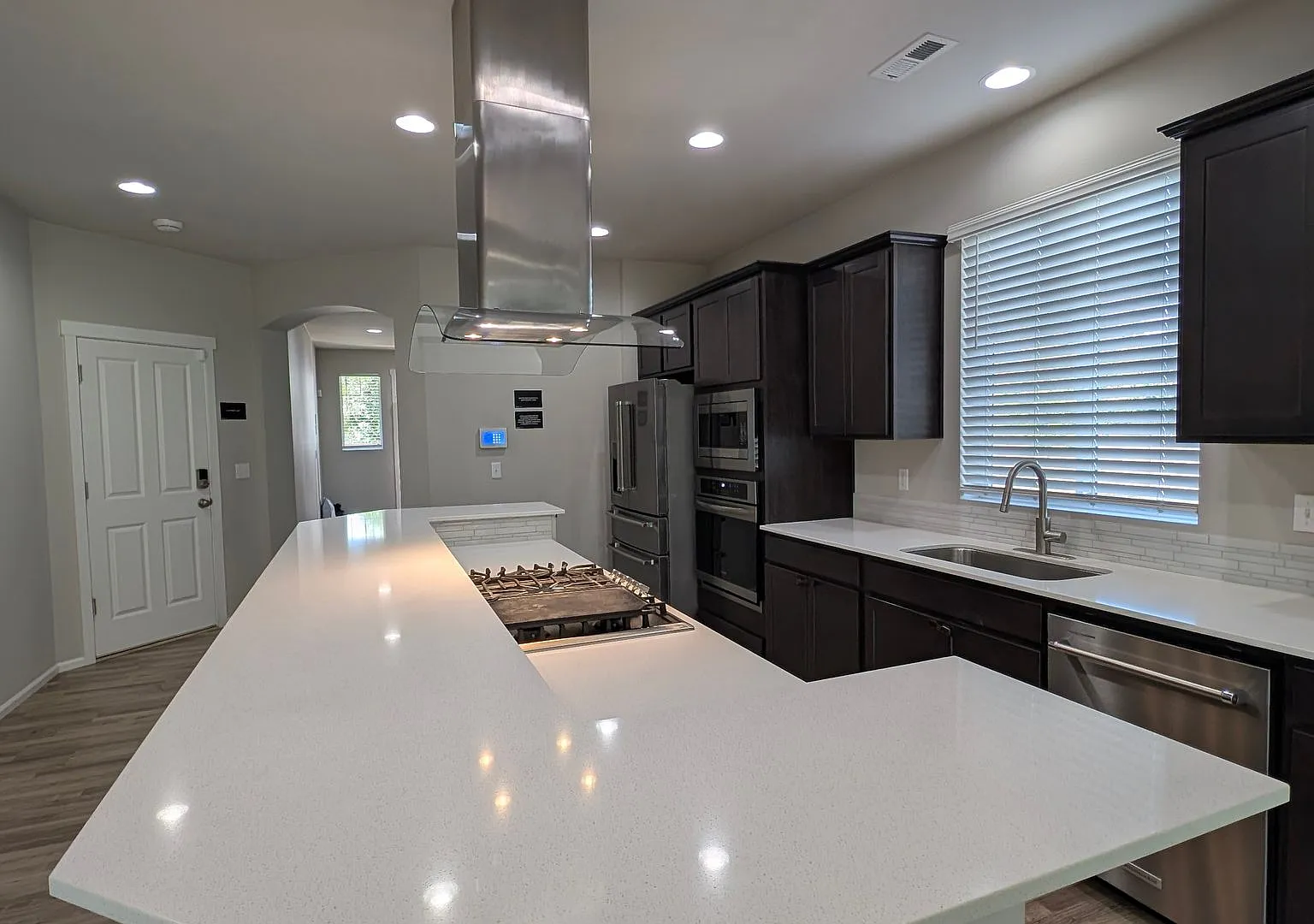 HUGE 4 Bedroom House with Bonus Room - Lake Steven Schools — Photo 4