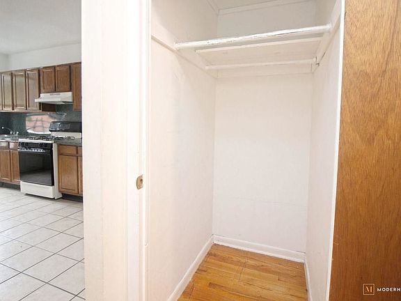 2nd image of 3095 32nd St Fl 2
