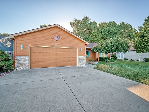 2nd image of 1006 Republic Cir