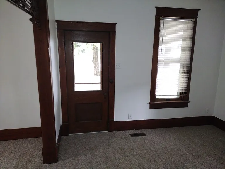 329 N Main St — Photo 9