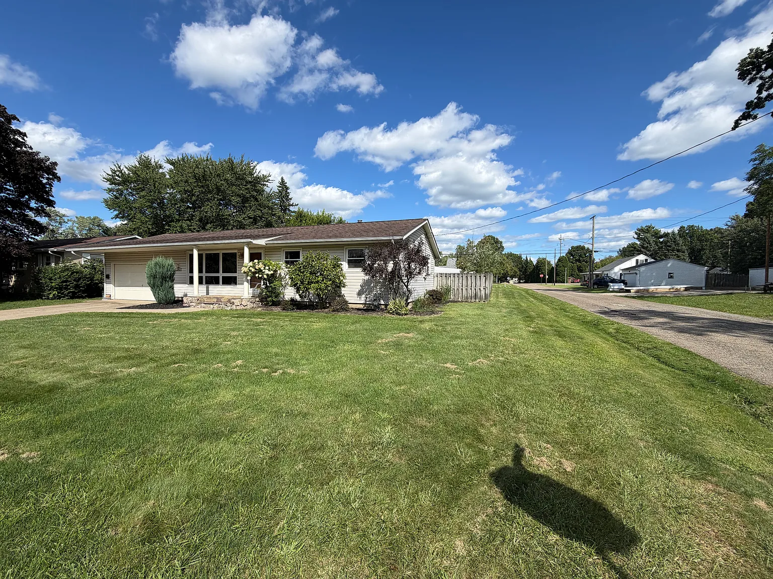 3 bed, $1,500 — Photo 2