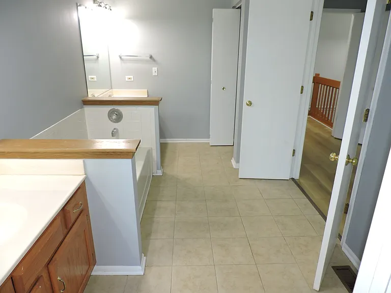 121 Hampton Ave — Photo 17