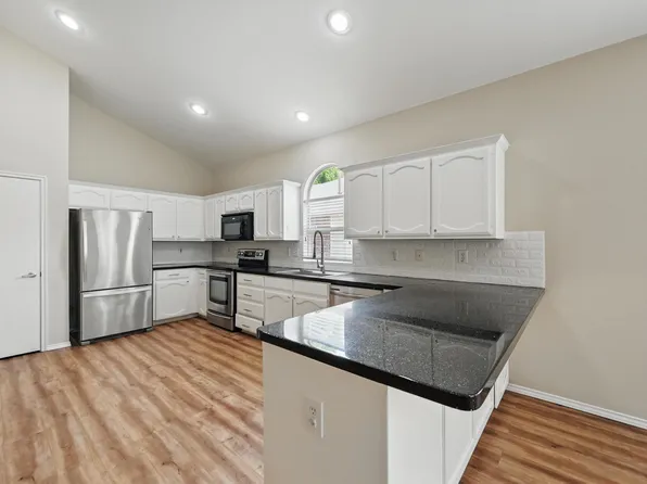 7464 Maroon Dr, Fort Worth, TX 76120