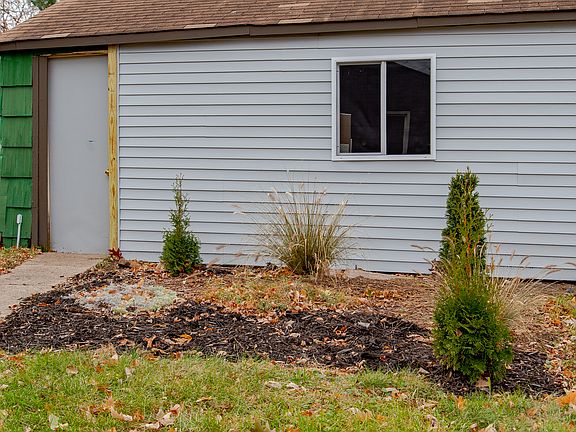 4th image of 915 Sheridan Ave N