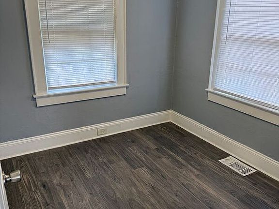 3rd image of 1127 West Blvd