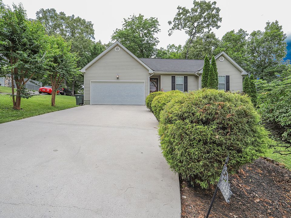 1st image of 3999 Fairfax Dr