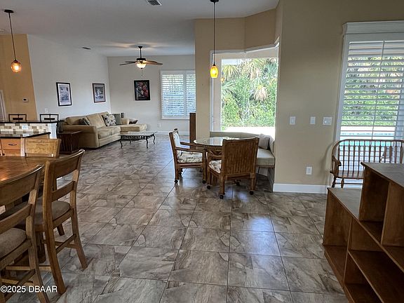 5th image of 1612 N Oleander Ave