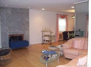 6 York Dr, Great Neck, NY 11021