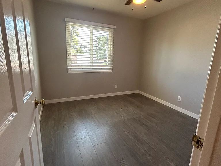 299 Robinhood Ln — Photo 11