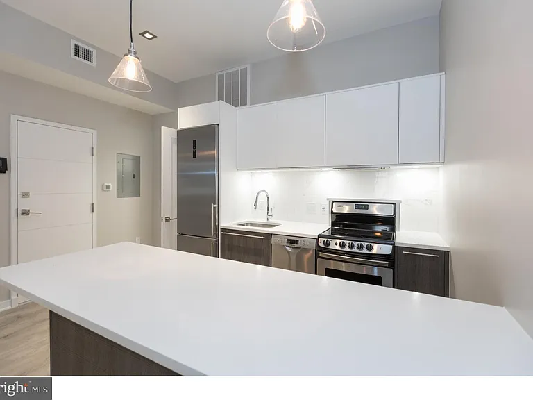 1602 Sansom St #2 — Photo 4