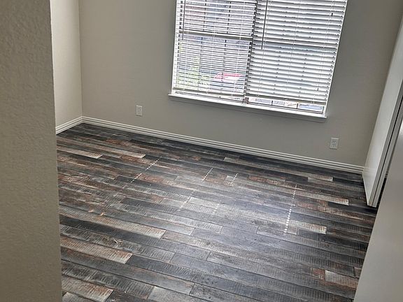 5th image of 604 W Collins St
