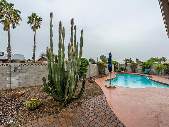 2nd image of 8032 N Bayou Dr