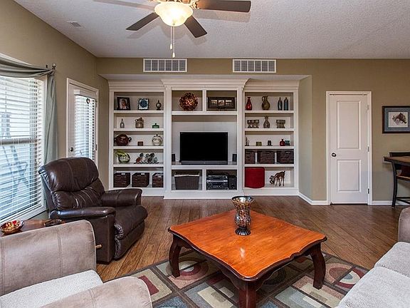 5th image of 2606 NE Oak Dr Unit 8