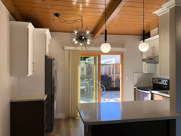 2048 Oberlin St — Photo 9