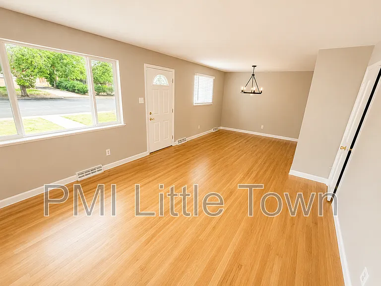 5561 S Cedar St — Photo 12