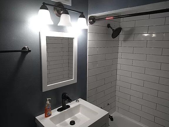 5th image of 18923 Hilliard Blvd #2B