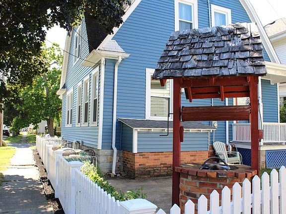 3rd image of 922 Wayne St
