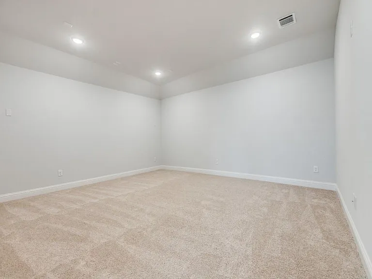 2101 Hebert Ct — Photo 10