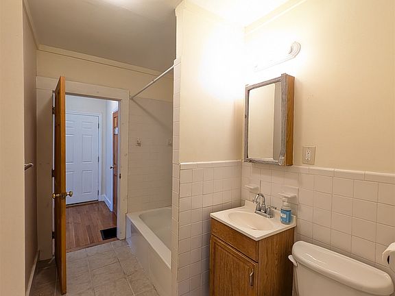 4th image of 181 Beacon St #2