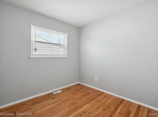 23583 Columbus Ave, Warren, MI