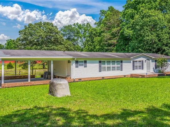 3648 Courtney Church Rd, Yadkinville, NC 27055