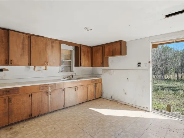 510 Volunteer St, Seguin, TX 78155