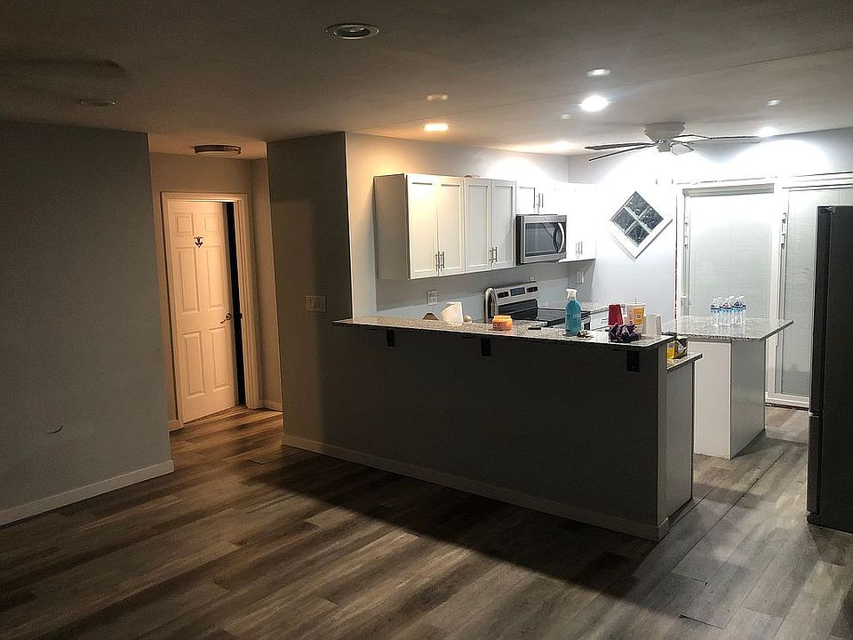 2nd image of 936 W Cleveland St