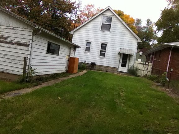 3rd image of 1002 W Macqueen Ave