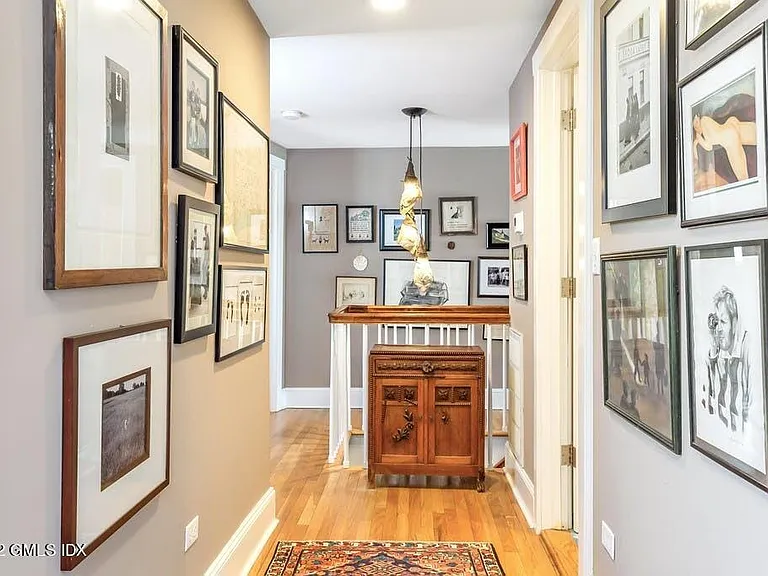11 Roosevelt Ave — Photo 12