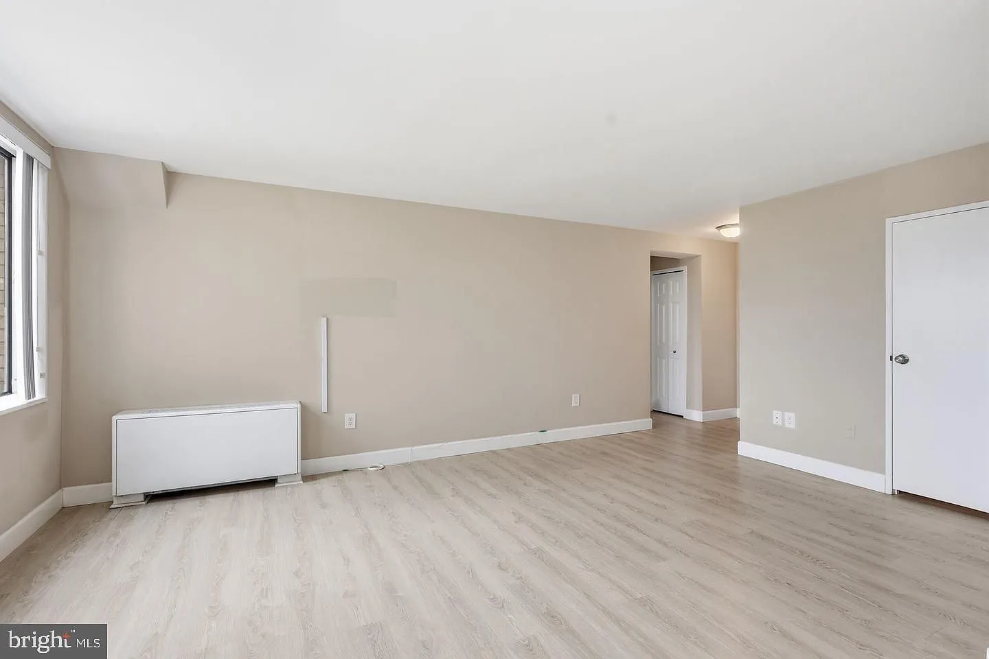 River Towers Condo — Photo 3