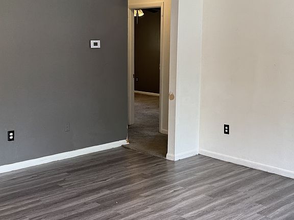 4th image of 3131-3133 Benchwood Dr