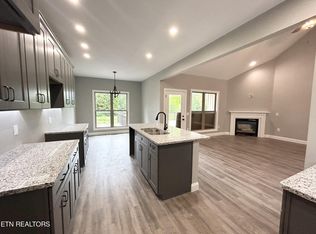 5019 Cheyenne Dr, Crossville, TN 38572