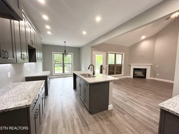 5019 Cheyenne Dr, Crossville, TN 38572