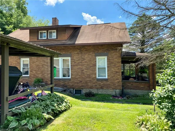 1965 Hall Dr, Coshocton, OH 43812