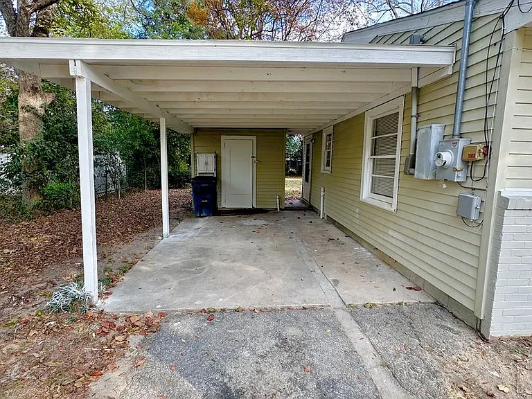 108 Smith Pl — Photo 2