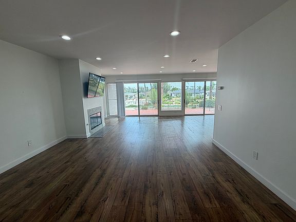 3rd image of 1424 La Linda Dr