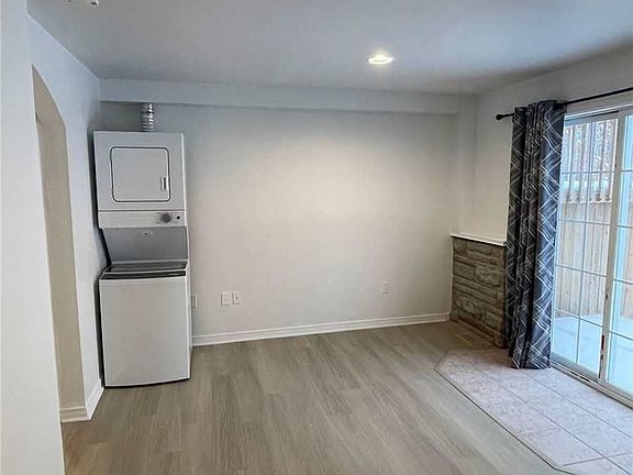 4th image of 204 Bayview Ave