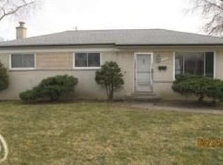 8712 Hamilton Dr E, Sterling Heights, MI