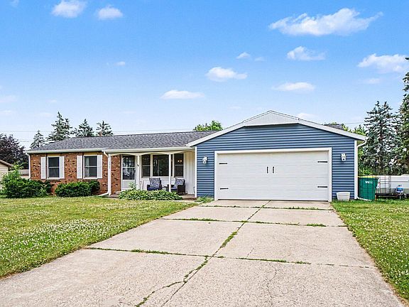 3rd image of 2605 E Heverly Dr