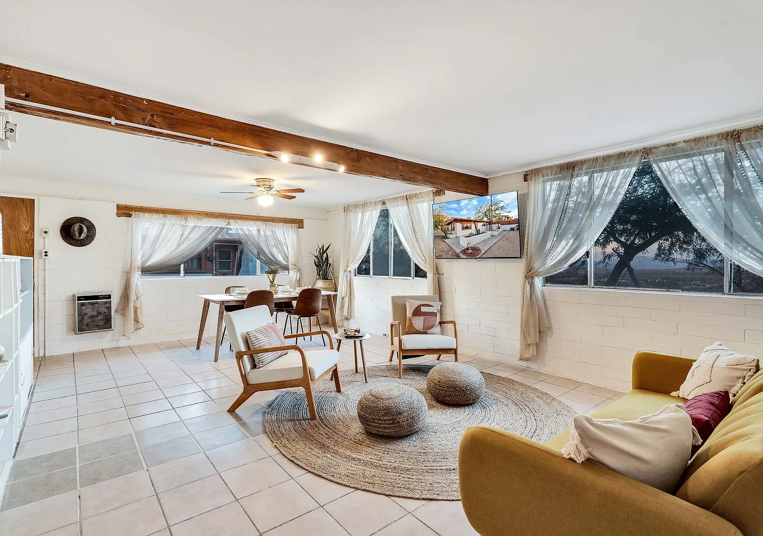 1 Bedroom - Fully Furnished - Hilltop Home w Views! - Free Internet — Photo 4