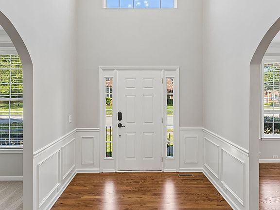 5th image of 283 Stonehaven Cir