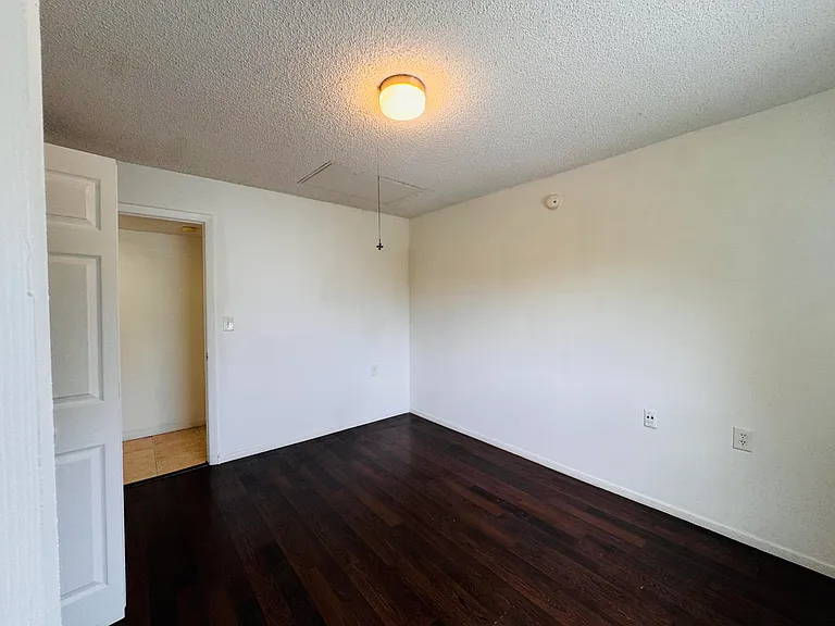 1068 N Benoist Farms Rd #302 — Photo 21
