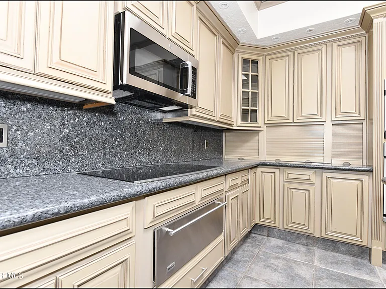 1004 Los Jardines Cir — Photo 14