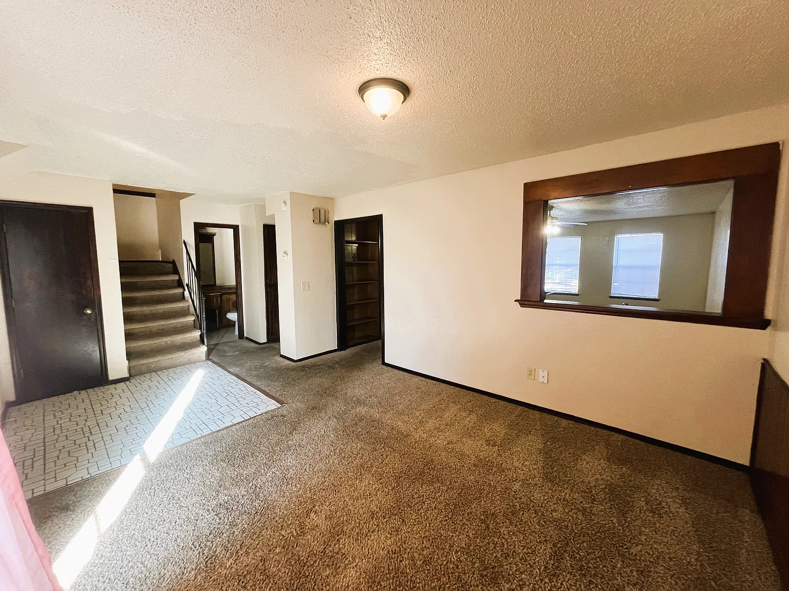 3 bed, 2.5 bath, 1815 sqft, $1,400 — Photo 2