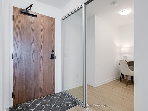 4th image of 1035 Southdown Rd #1004