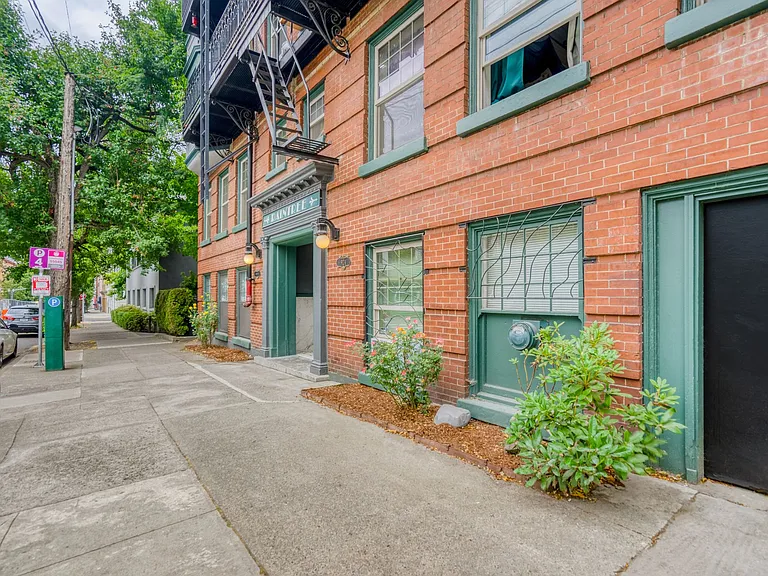 Raintree Apartments — Photo 16