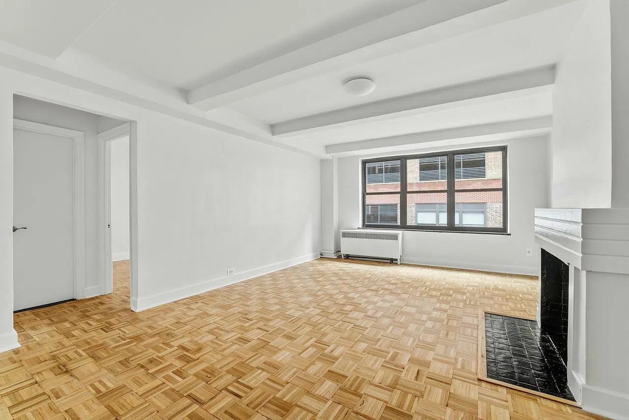 307 East 44th Street — Photo 2