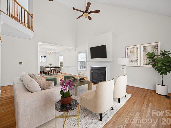 4th image of 4042 Sunset Ridge Dr