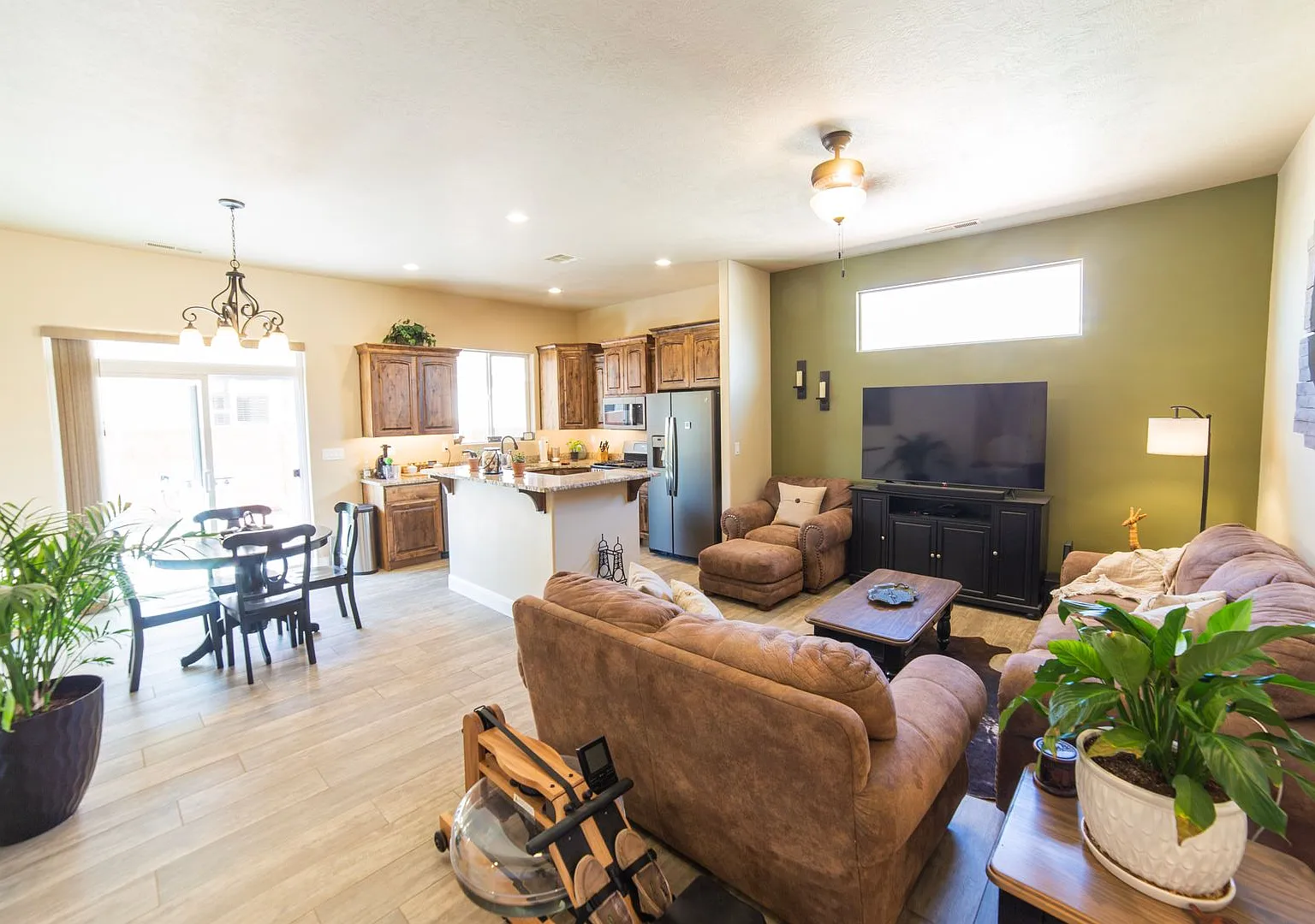 8 Month Lease - Townhome in Sky Ridge — Photo 2